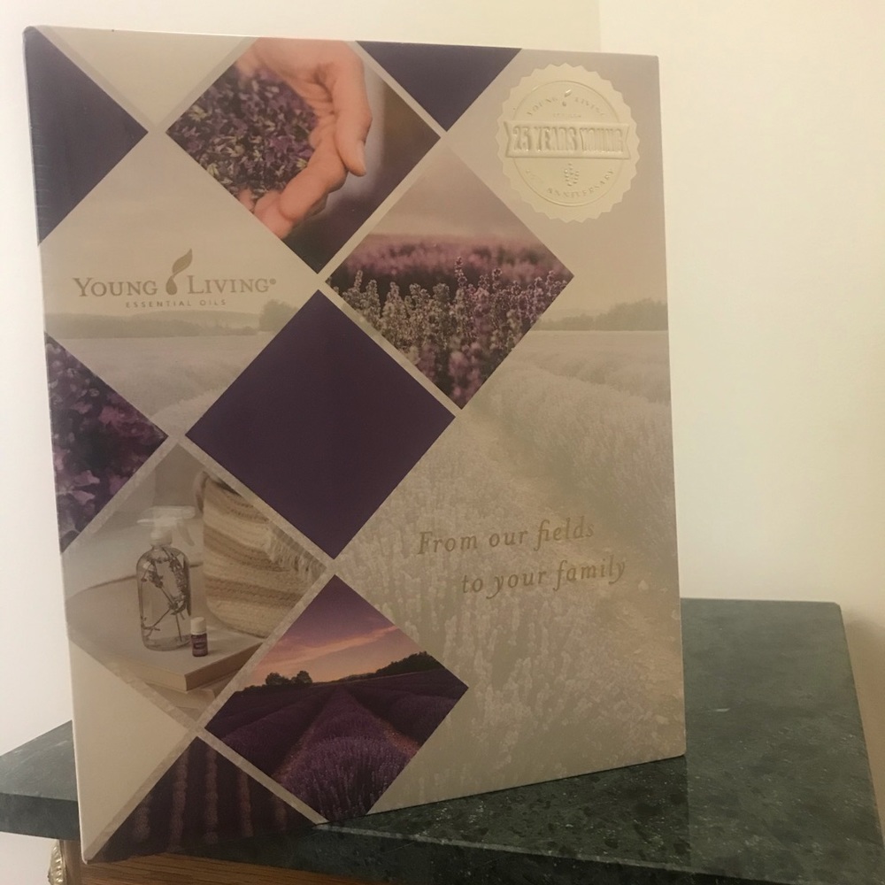 Young Living Premium Starter Kit:12 Oils & Samples